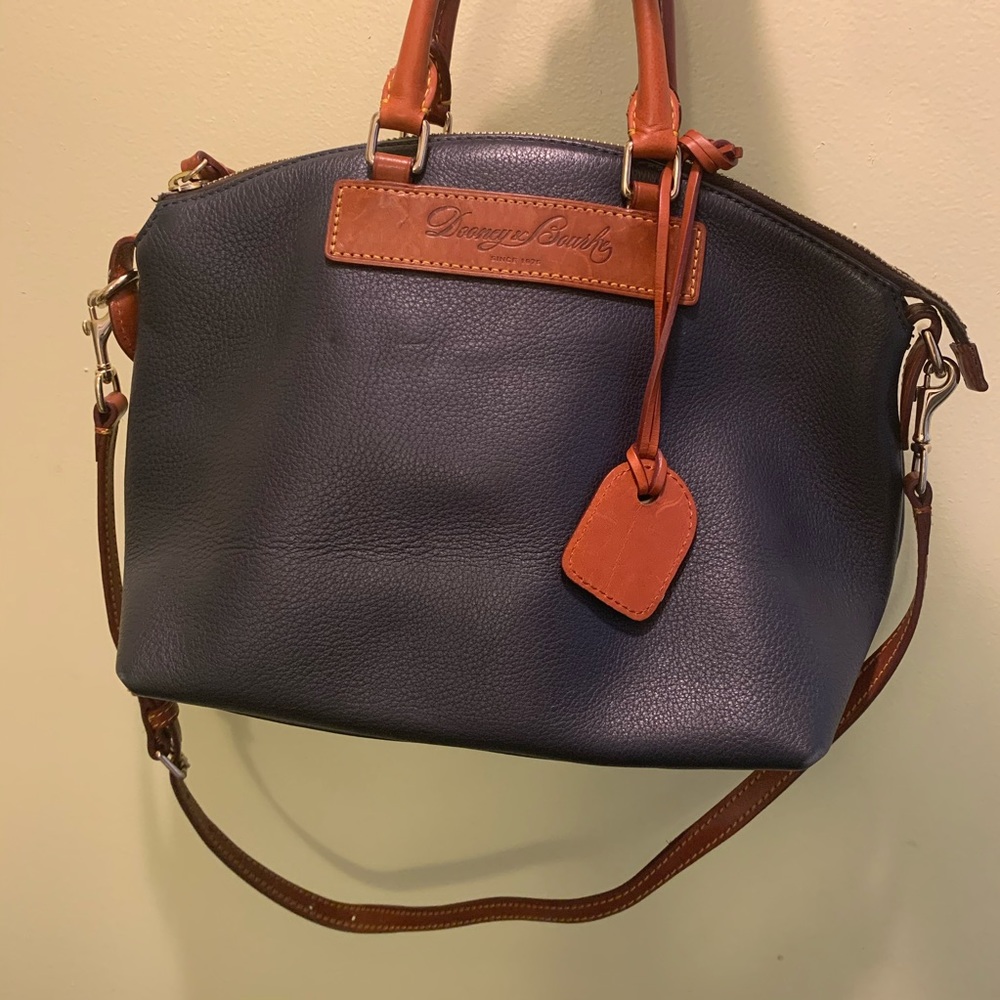 🚨 SOLD 🚨 Dooney & Bourke Navy Leather Handbag